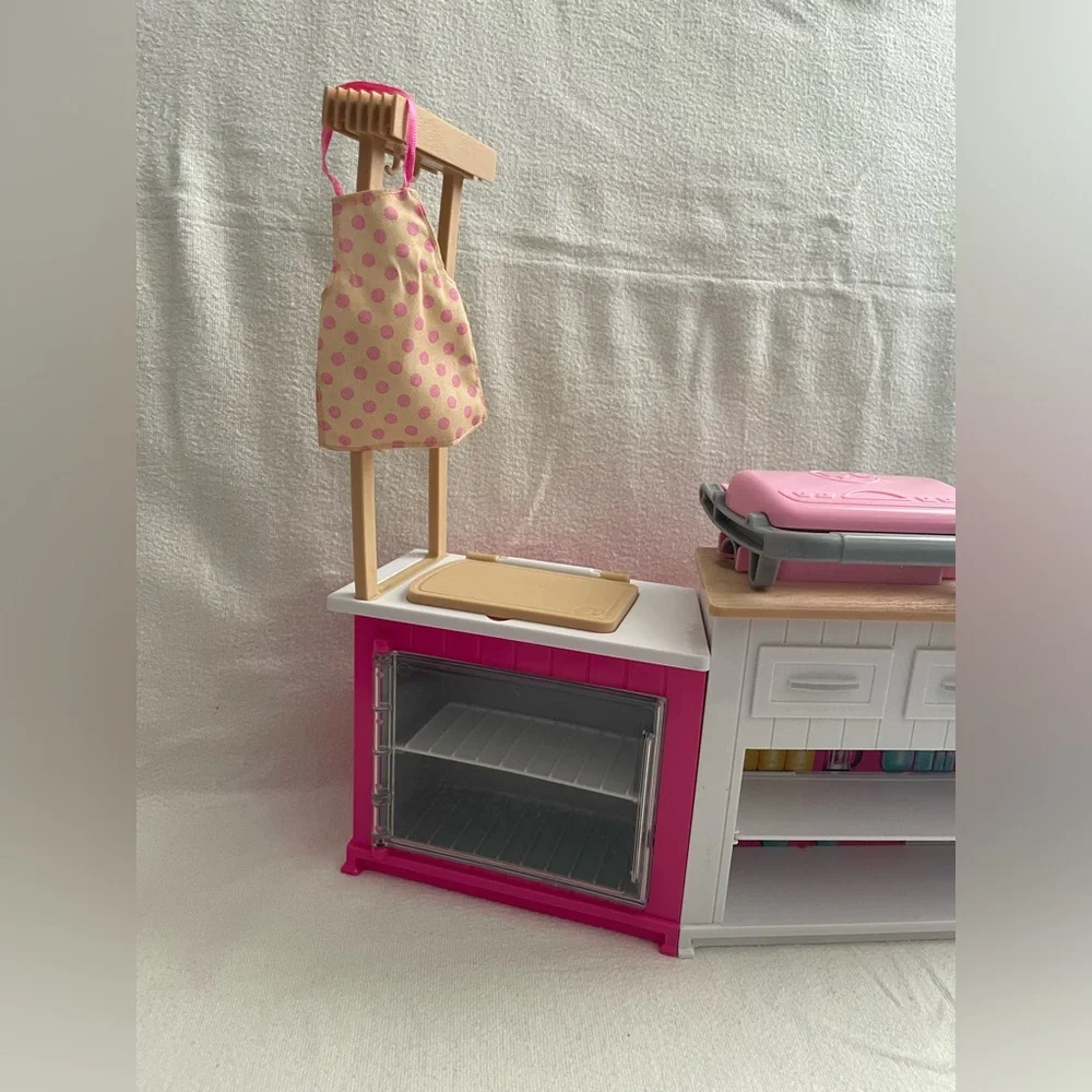 Gently Used Barbie 3 Piece Ultimate Kitchen, Needs Batteries - Picture 3 of 10
